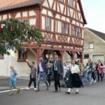 Drei genüssliche Kirchweihtage in Dürrfeld: Fußball mit Deftigem und Barbetrieb, Festzug mit Fichte, feuchtfröhliche Beerdigung