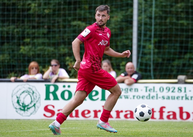 Die Würzburger Kickers holen Louis Breunig zurück, dafür wechselt Kristijan Taseski auf Leihbasis zum FC 08 Homburg