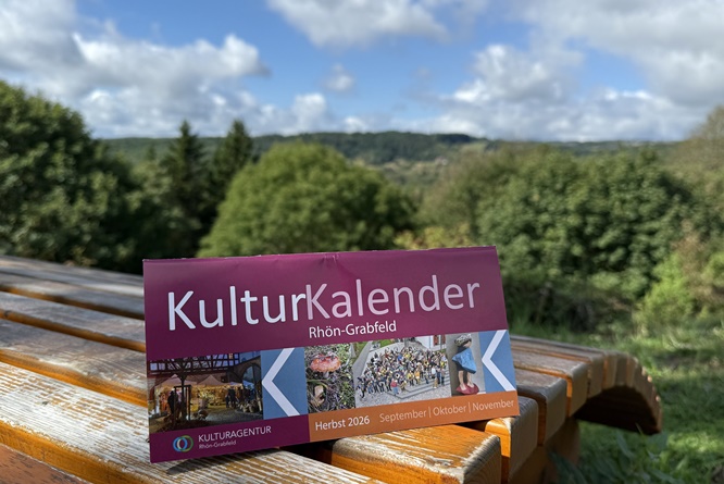 Kunst und Kultur im Landkreis Rhön-Grabfeld: Die Herbstausgabe des Kalenders 2026 liegt bereit