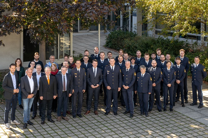 Verstärkung für das Polizeipräsidium Unterfranken: Bayerns Innenstaatssekretär Sandro Kirchner begrüßt 37 neue MitarbeiterInnen