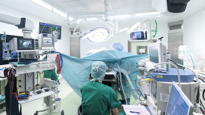 Sichere Versorgung chronisch erkrankter Menschen: Rhön-Klinikum Campus Bad Neustadt stärkt Patientensicherheit