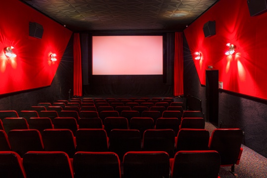 Filmwoche für Senioren: Drei Überraschungs-Filme im Kitzinger Roxy bei freiem Eintritt