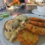 Essen wie Gott in Franken: Schugi´s Küche in Euerbach mit Fleischküchle und Crunch-Salat