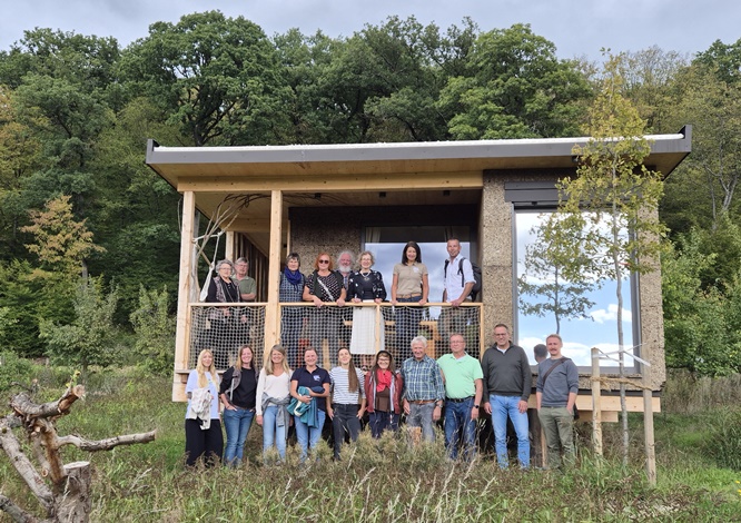 Neues Übernachtungsangebot Stelzen-Baumhäuser „WaldMehr“ und regionale Vielfalt bei „Heimat entdecken“