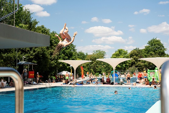 Saniertes Freibad stoppt den Abwärtstrend: Höchste Besucherzahl seit 20 Jahren im Terrassenschwimmbad