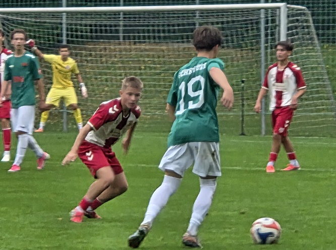 Jugend und Damen beim FC 05: Der männliche Nachwuchs überzeugt, die Frauen verlieren