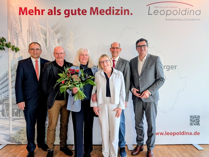 Das Leopoldina-Krankenhaus verabschiedet die langjährige Chefärztin der Klinik für Spezielle Schmerztherapie Dr. Jutta Albrecht in den Ruhestand