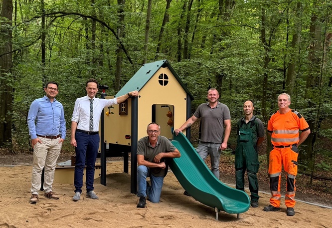 Neues Gerät: Der beliebte Waldspielplatz Hundelshausen bietet ab sofort noch mehr Spielfreude