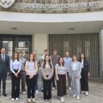 Willkommenstag: Landrat Florian Töpper begrüßt neun Auszubildende, Anwärterinnen, Anwärter und Studierende offiziell am Landratsamt Schweinfurt