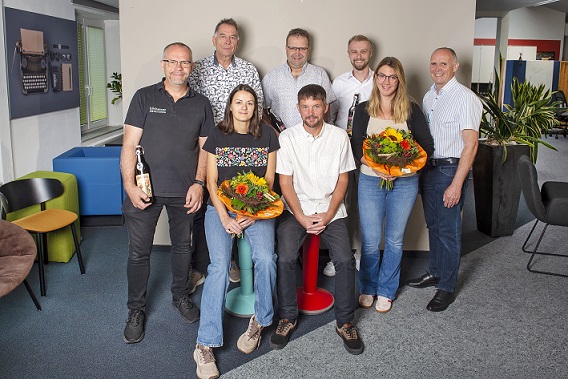 105 Jahre Jubiläen für sieben Mitarbeiter bei Höchemer Bürokonzepte in Back Bocklet