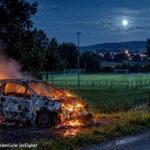 Nahe des Sportplatzes in Ebertshausen brannte in der Nacht auf Samstag ein in Waldsachsen gestohlener Fiat Punto aus