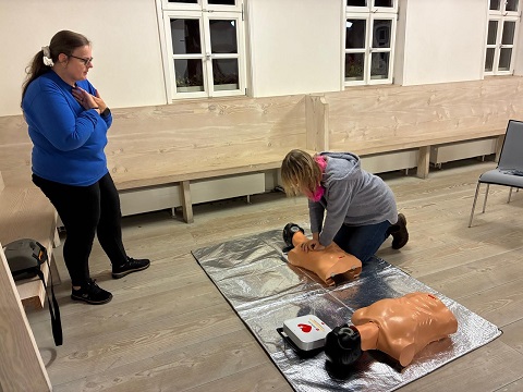 Defibrillatoren in Gochsheim: Im Notfall schnell helfen können