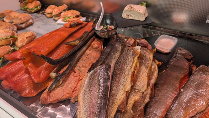 Ab sofort ist am Grüner Markt von Marktheidenfeld die Fischerei Grimm dabei