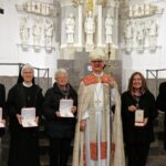 Bischof Dr. Franz Jung verleiht päpstliche Auszeichnungen: Silvesterorden sowie Ehrenkreuz „Pro Ecclesia et Pontifice“