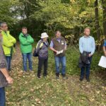 Für Paul Knoblach sind „Moore wichtige CO2-Speicher“: Viel Interesse an der Info-Wanderung durch die Unkenbachaue