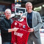 „Eine Selbstverständlichkeit“: SPRINTIS bleibt Premium Sponsor der Fitness First Würzburg Baskets