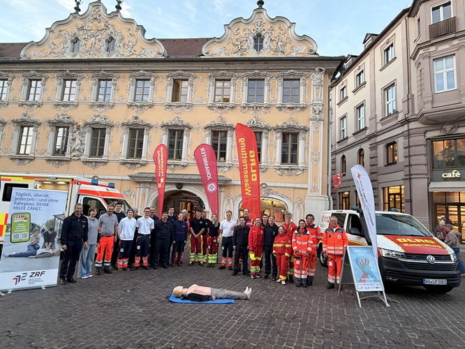 Viele Besuchende haben viel gelernt beim „Tag der Reanimation“ am Würzburger Marktplatz