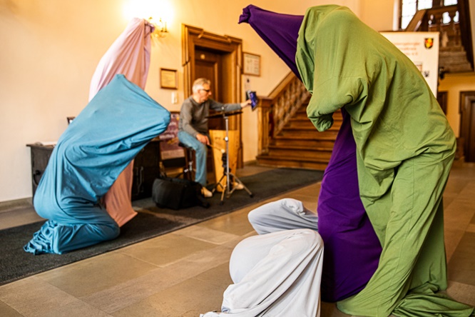 Wenn Geschichte in Bewegung kommt: „Annäherung an Laban“ im Stadtarchiv