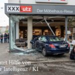 XXXLutz-Unfall: Pkw fährt in Schaufenster, die Fahrerin stand vermutlich unter Drogeneinfluss